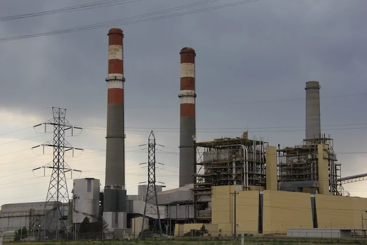 A Colorado coal plant retires and…